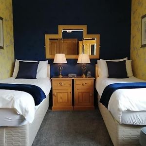 Twin Room Private Bathroom